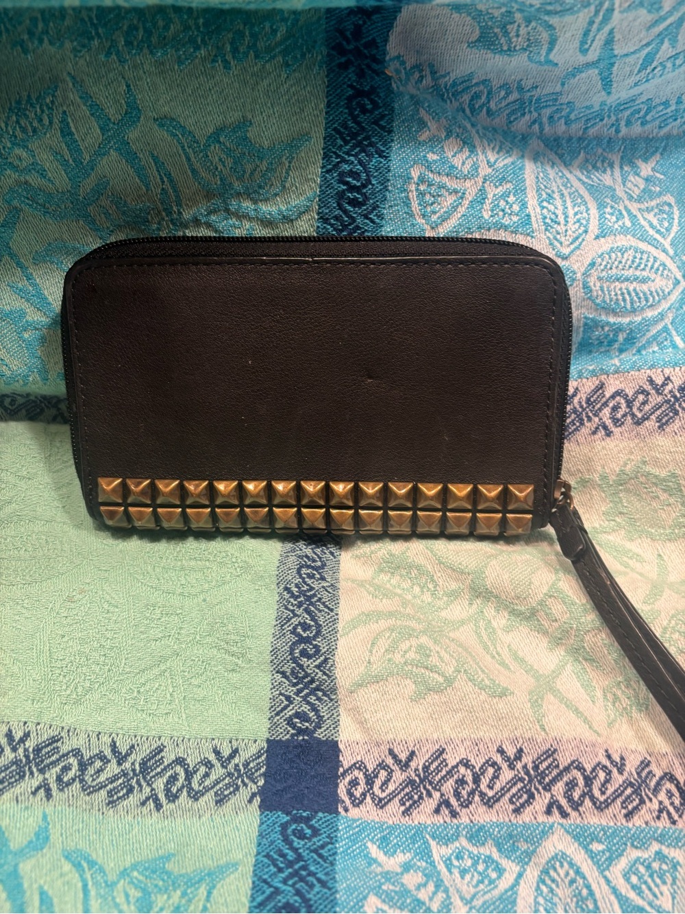 Coach Black Leather Wristlet with Gold Pyramid Studs Vintage 6”x 3 1/4” - Picture 2 of 3